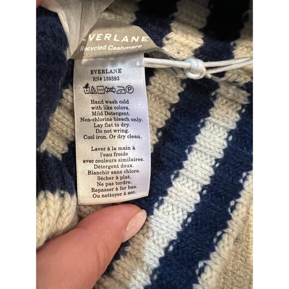 NWT Everlane Unisex The Cashmere Wool Beanie Hat Navy Cream Striped One Size main image 7